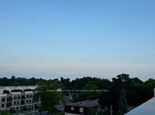 123 Maurice Dr #209, Oakville, ON L6K 2W6