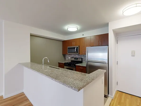 120 W. 21st image 1 of 9