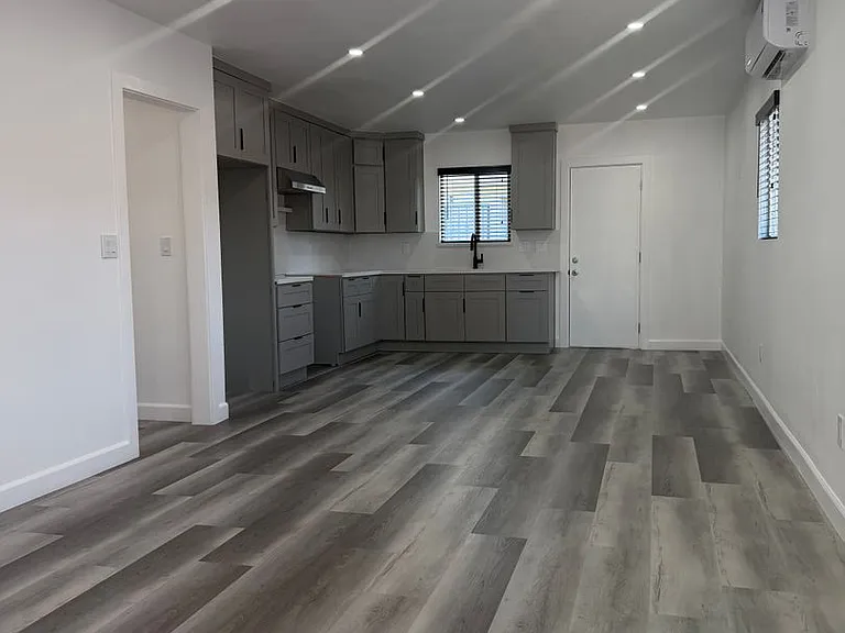 15512 S White Ave — Photo 3