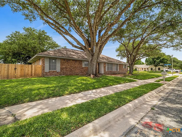 608 Rosewood Dr — Photo 45