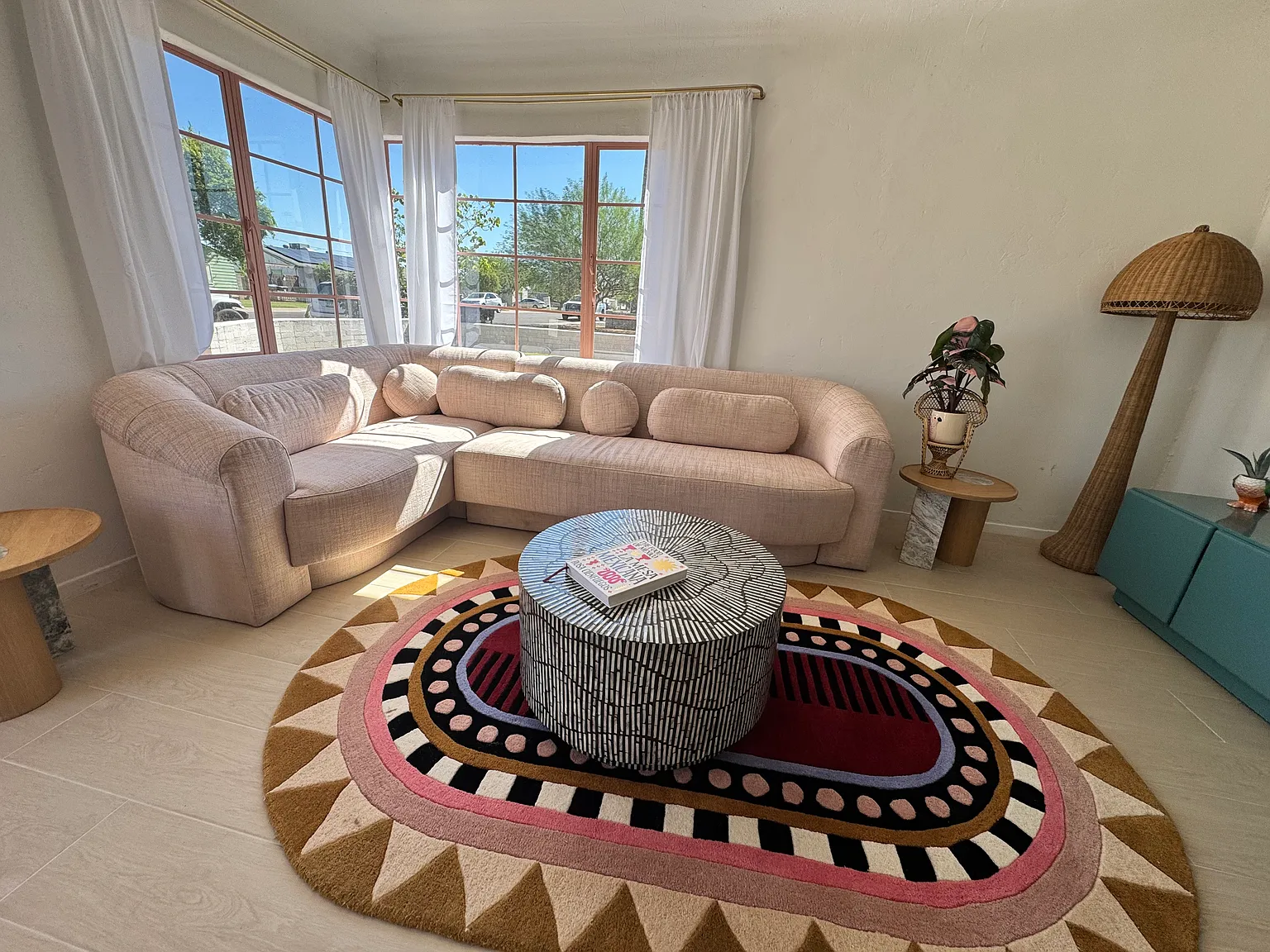 2 bed, 720 sqft, $2,200 — Photo 1