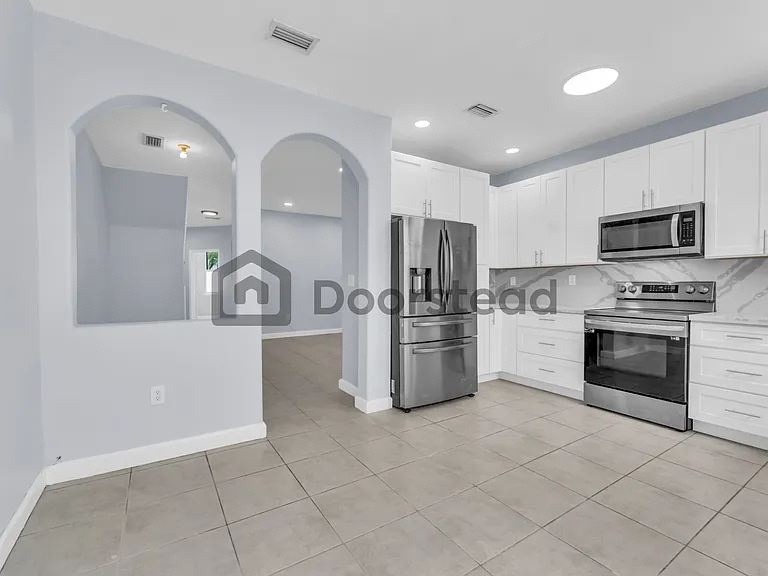 5610 NW 107th Ave #1314 — Photo 12