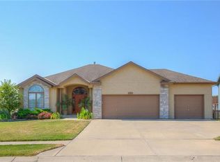 417 Duncan Dr, Liberty, MO 64068