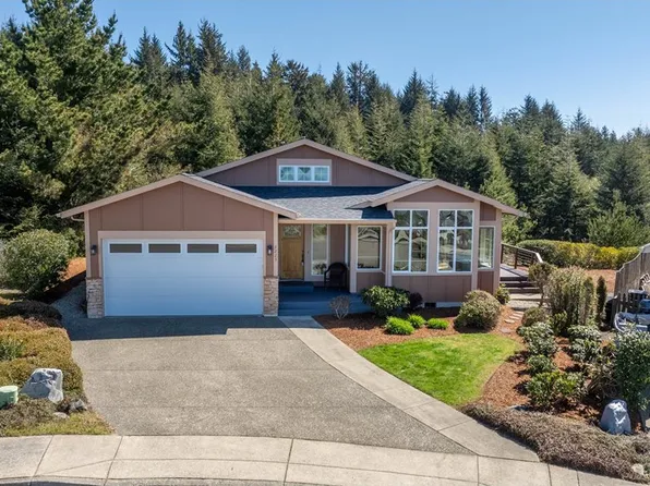 1225 Nautical Ln, Coos Bay, OR 97420