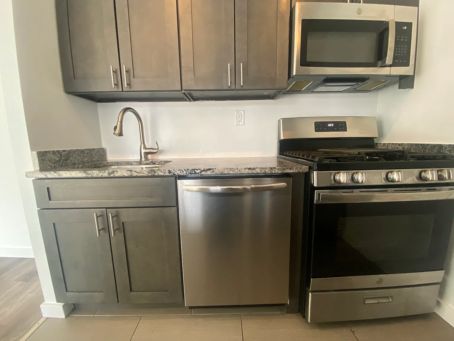 Studio, 850 sqft, $1,700 — Photo 4