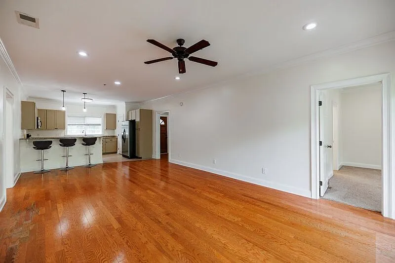 3 bed, 2.0 bath, 1582 sqft, $1,650 — Photo 4