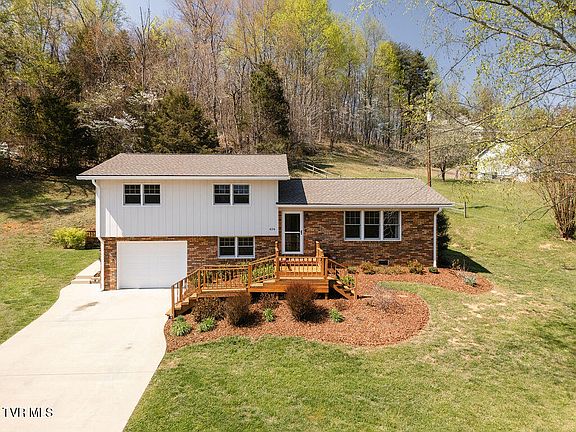 2nd image of 424 Old Watauga Rd