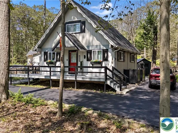 1104 Crescent Cir, Tobyhanna, PA 18466