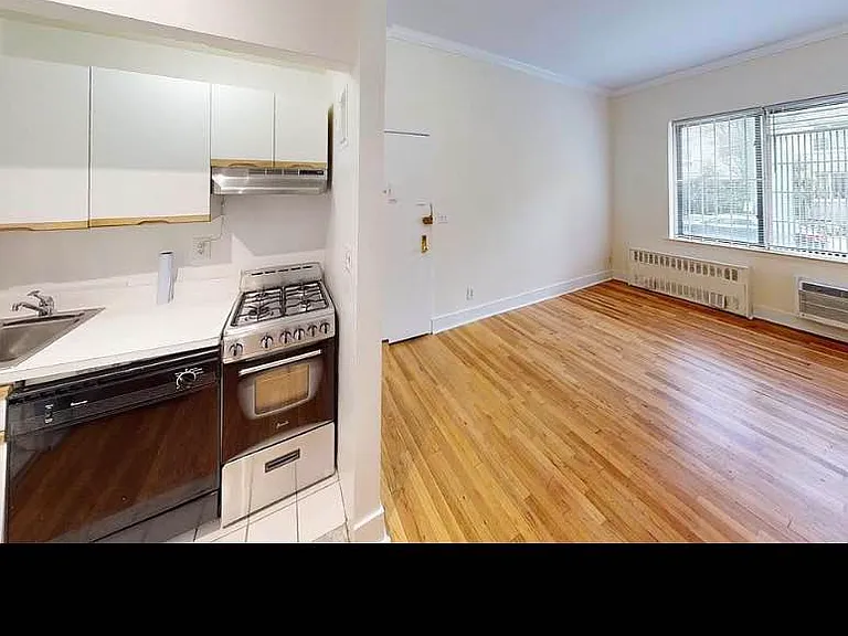 428 E 77th St #1A — Photo 1