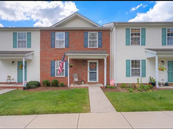 135 Charleston Ln, Christiansburg, VA 24073