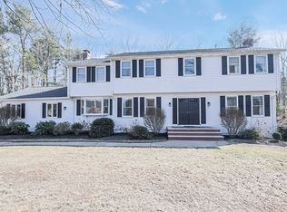 8 Chickering Ln, Walpole, MA 02081