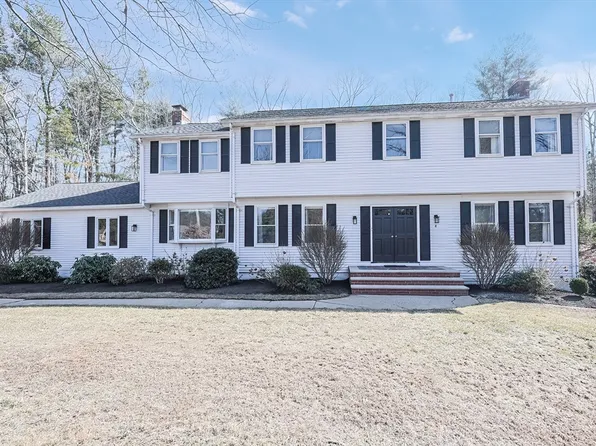 8 Chickering Ln, Walpole, MA 02081