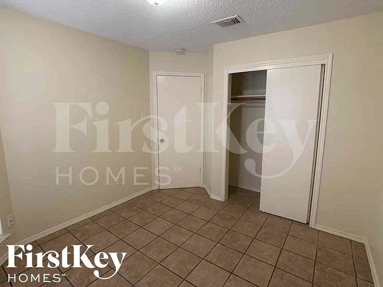 18614 Seaton Dr — Photo 7