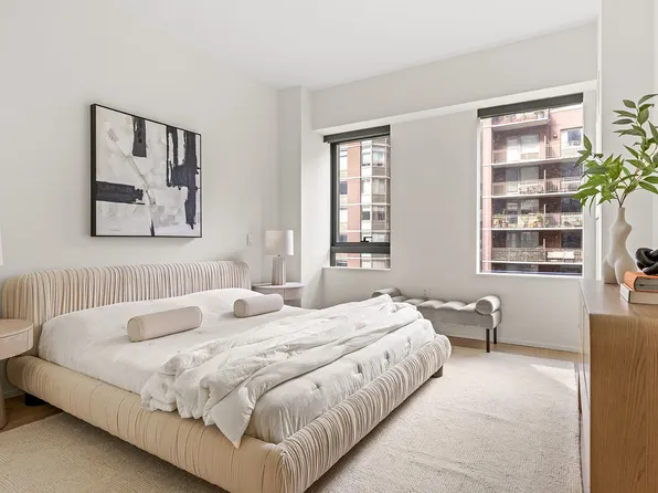 121 East 22nd Street image 4 of 14