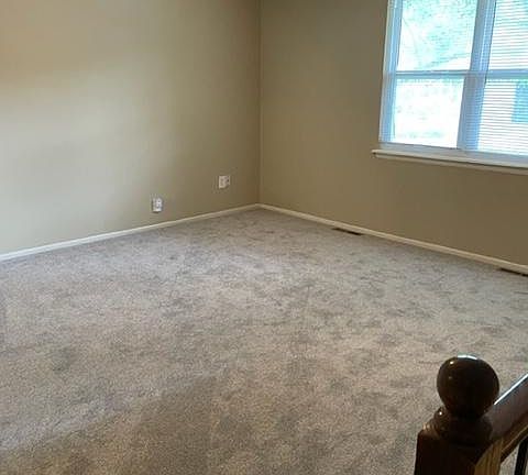 Living room (upper level)