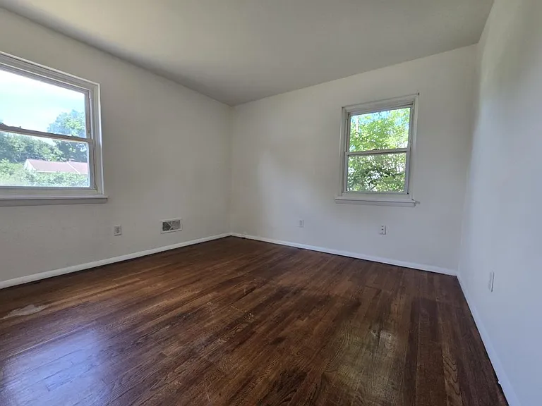 11 Glenwood Dr — Photo 16