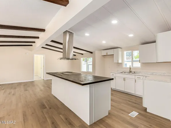 5233 N Royal Palm Dr, Tucson, AZ 85705