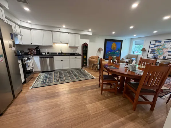61 Old Amherst Rd, Sunderland, MA