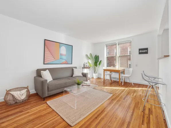 221 Mcdonald Avenue 2R image 2 of 7