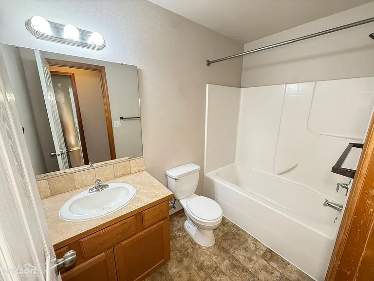 1900 Wellington Dr — Photo 10