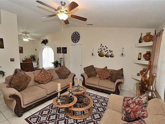 4th image of 471 Lark Ct