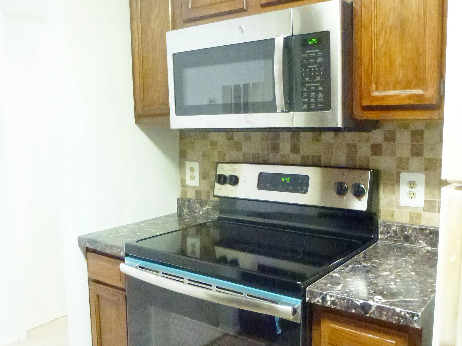 2 bed, 1150 sqft, $2,400 — Photo 2