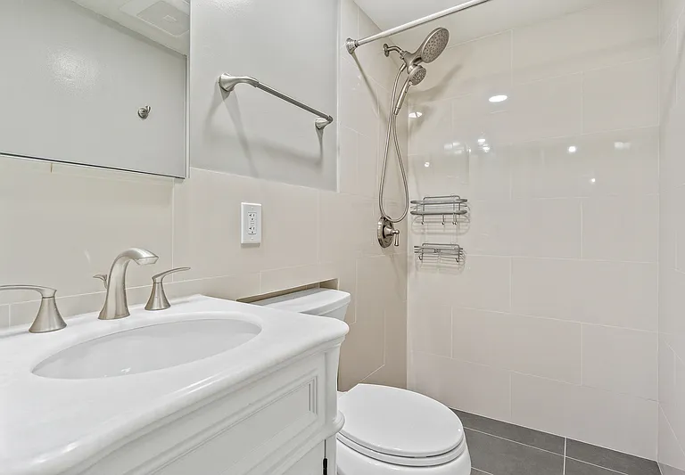 4208 51st Ave NE — Photo 28