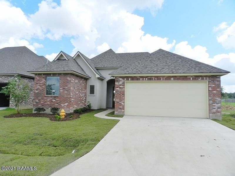 1st image of 124 Clover Leaf Dr