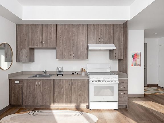 4th image of 1041 N Martel Ave #0ec31c3c7