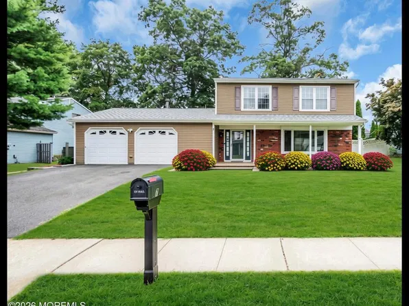 7 Moss Haven Way, Howell, NJ 07731