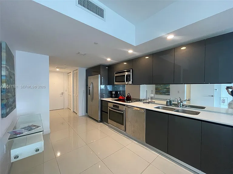 31 SE 6th St #2503 — Photo 9