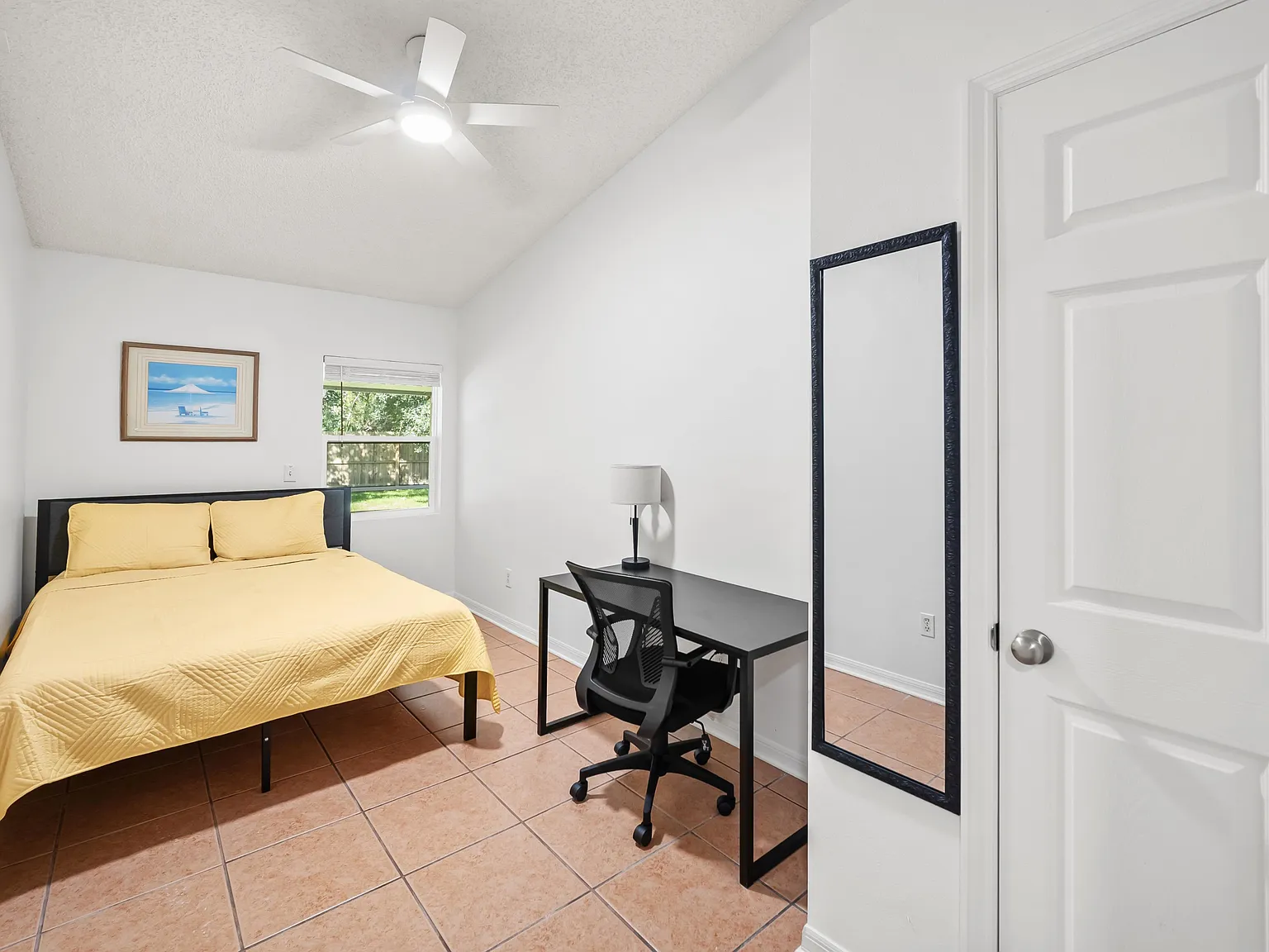 4 bed, 2.0 bath, 1800 sqft, $780 — Photo 3