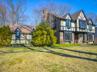 386 Robin Hood Dr, Yardley, PA