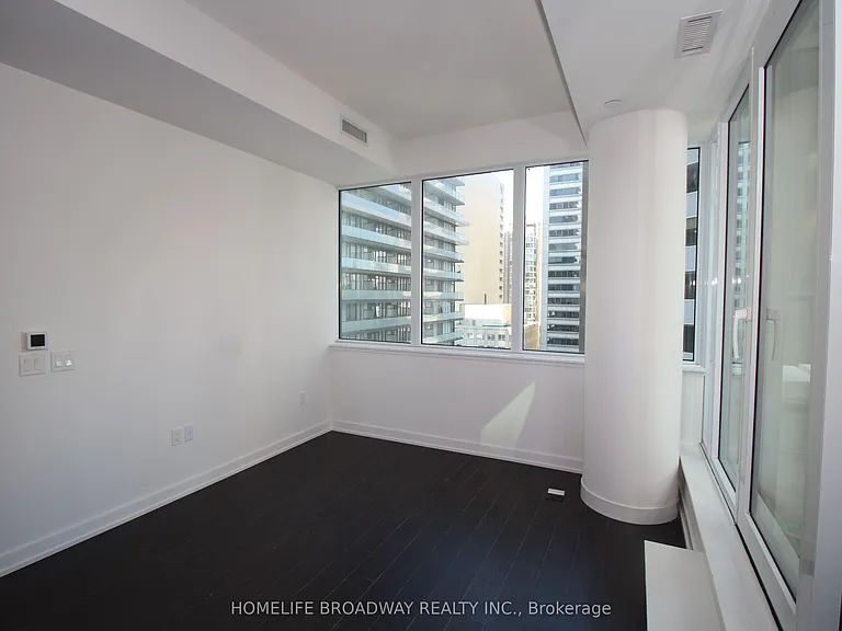 238 Simcoe St #1204 — Photo 2
