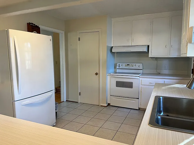 708 Austin Ave — Photo 9