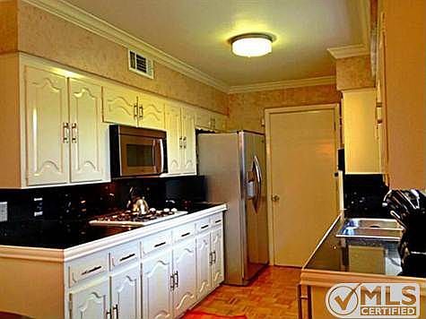 3rd image of 1216 Holly Glen Dr