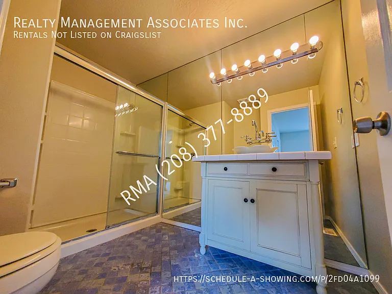 970 Johnson Dr — Photo 7