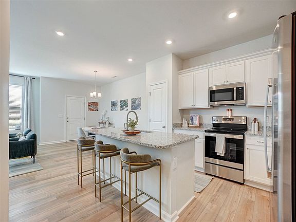 3rd image of 101 Decatur Dr #324-219