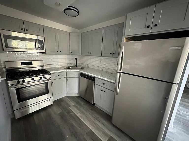 853 Halsey St #6A — Photo 4