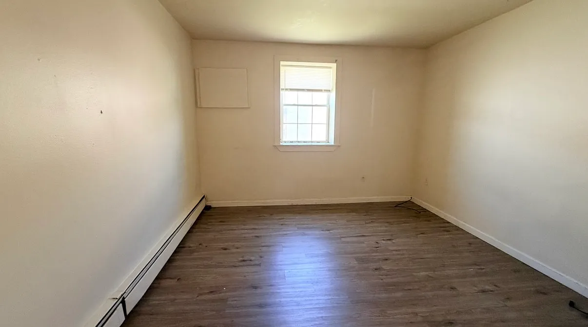 Studio, 200 sqft, $1,600 — Photo 3