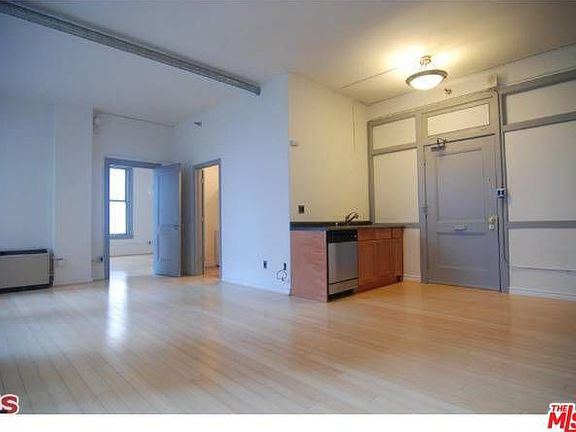 2nd image of 215 W 7th St APT 512
