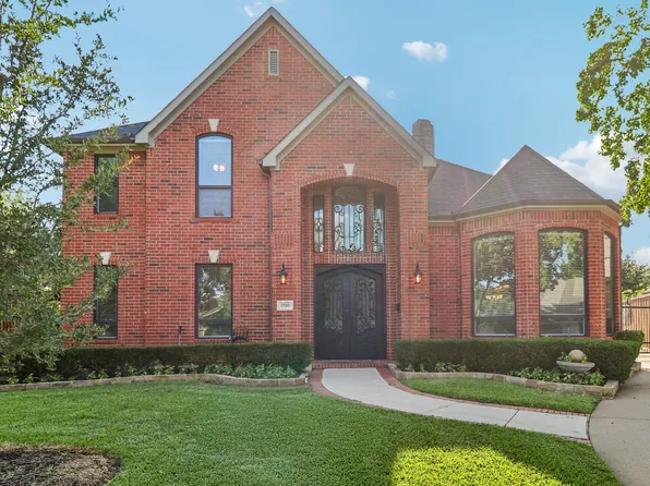 3720 Cripple Creek Dr, Bedford, TX 76021