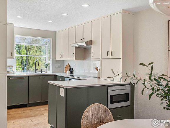 5th image of 536 W Sycamore Cir