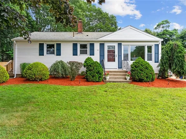 25 Hillcrest Dr, West Warwick, RI 02893