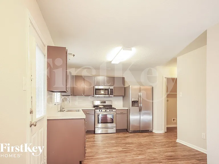 7223 Foxcrest Ln — Photo 4