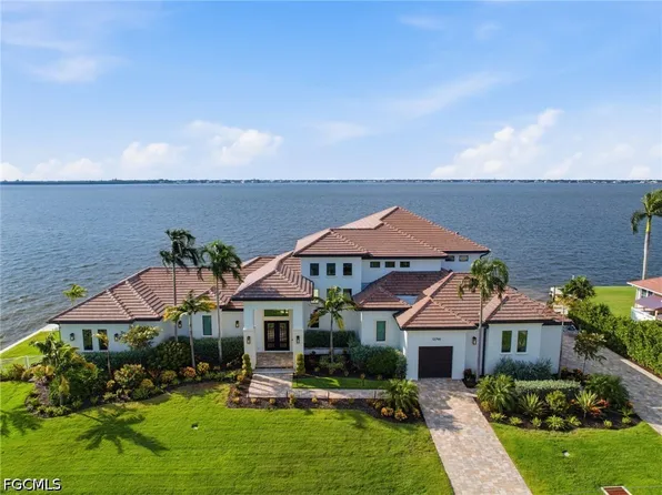 12798 Dennis Dr, Fort Myers, FL 33908