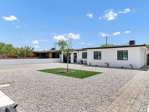 3rd image of 1847 E Coronado Road