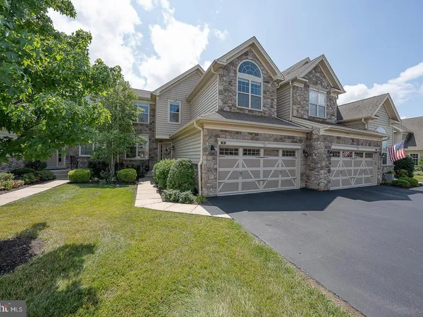 30 Meadow View Ln, Malvern, PA 19355