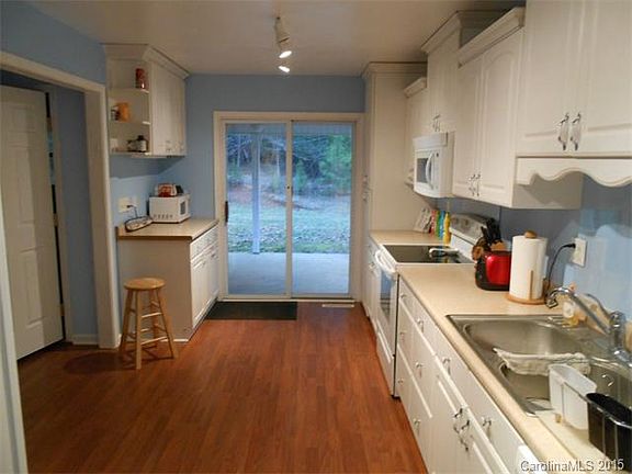 3rd image of 2140 Chanticleer Cir