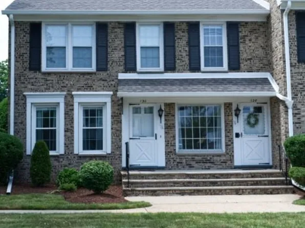 130 Sweet Briar Dr #130, Clark, NJ 07066